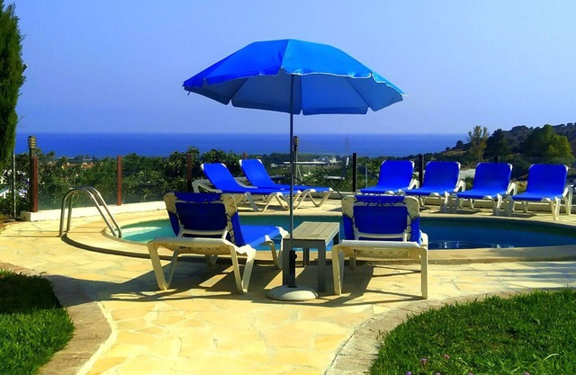 Stylish Cortijo + apartment with garden and pool, on foot in the village and on the beach