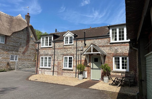 Stylish Cottage Escape in Piddlehinton, West Dorset. Pet friendly!