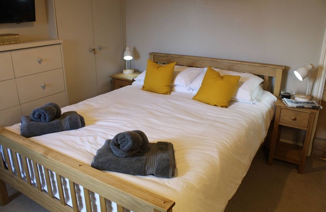 Stylish Cottage inc breakfast, sleeps 6