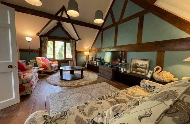 Stylish Cottage with Secure Parking near Hay on Wye