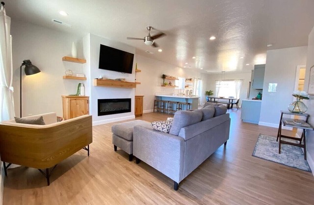 Stylish Family Home in Kanab just 40 Mins to Zion National Park!