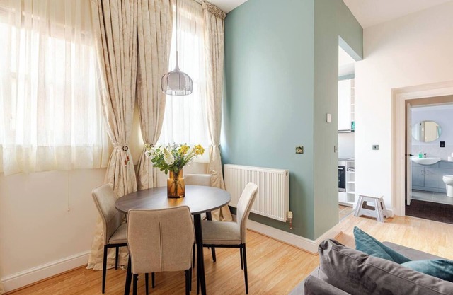 Stylish Flat in Central Location with free parking.
