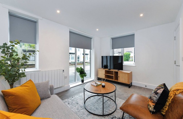 Stylish Flat Near Nature, Uni & Town Centre w/Parking