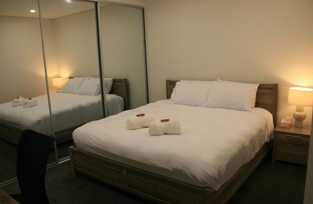 Stylish full apartment & Parking Near Airport