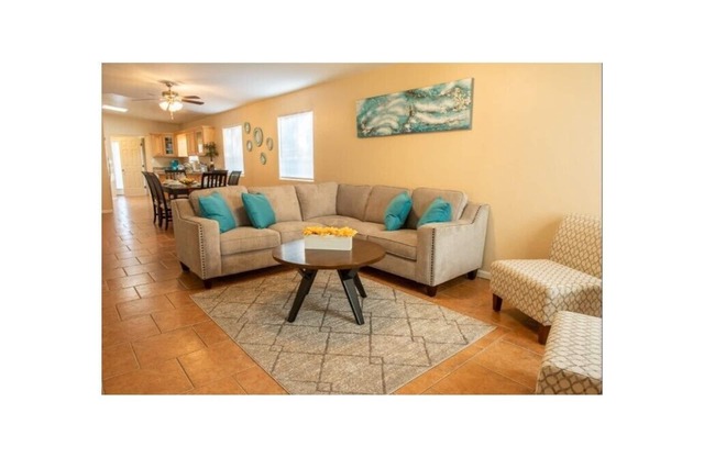 Stylish GEM in the Desert, Entire House near downtown and UofA, 3BR/2BA.