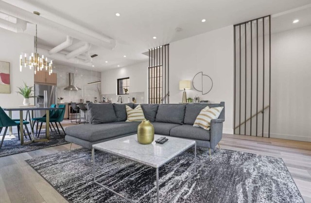 Stylish Getaway!-Columbus-3 Bedroom Masterpiece!