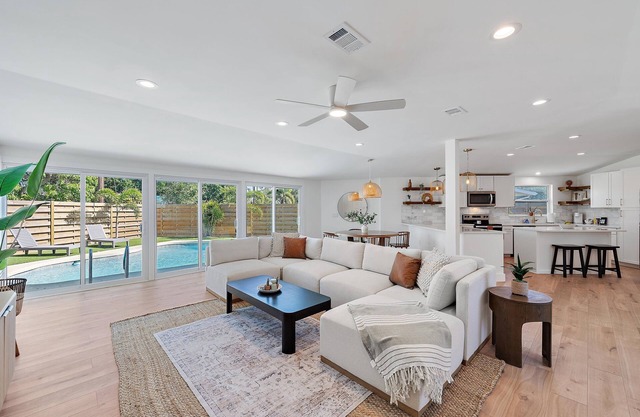 Stylish Gulf Gate Retreat w/Private Pool Near Siesta Key