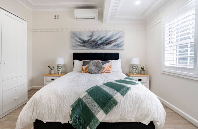 Stylish Heritage Home 10mins walk to Hospital