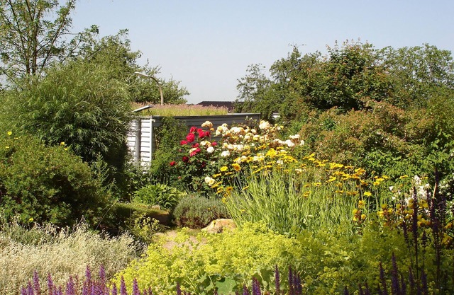 Stylish holiday apartment "Architectural house for architects" in a natural garden