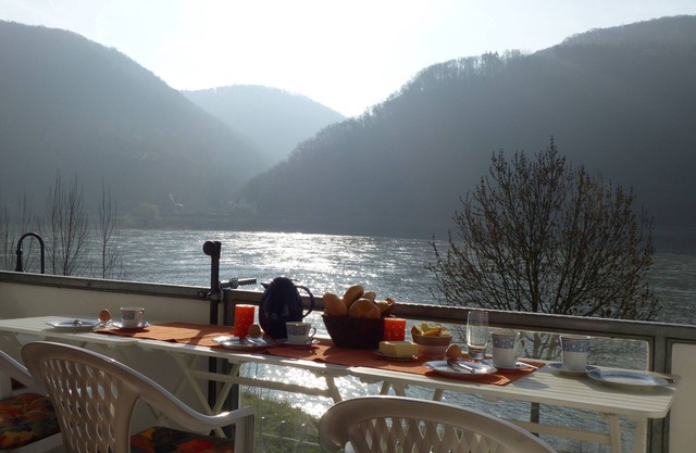 Stylish holiday home right on the Rhine with a dream view