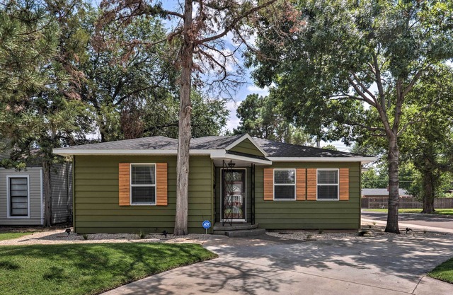 Stylish Home - Walk to Texas Tech University!