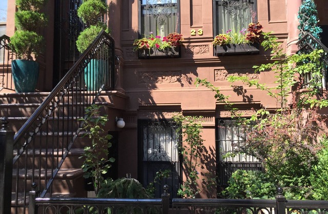 Stylish, Inviting Garden Brownstone Studio, Close to Subway!