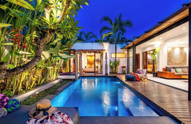 Stylish Luxe Design, 5-mins drive to Beach, BBQ, Peaceful, Cozy & Fast WIFI.