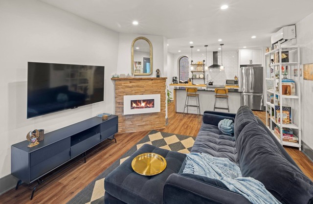 Stylish & Modern Private Retreat in Capitol Hill!