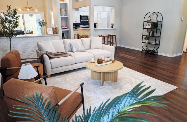 Stylish N. Austin Stay Near Domain Sleeps 9