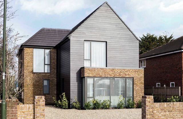 Stylish new home with parking - king beds, garden