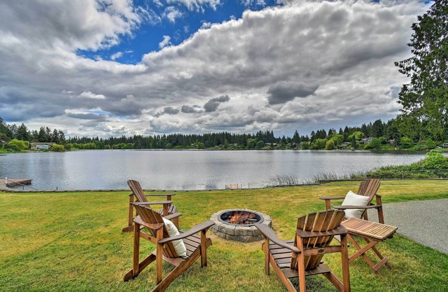Stylish Olympia Home w/Private Boat Dock!