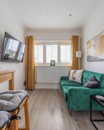 Stylish one bedroom garden suite