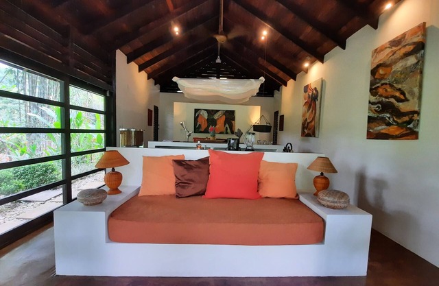 Stylish Open Living, Garden Bathroom & Pool for Honeymooner and Nature Lovers