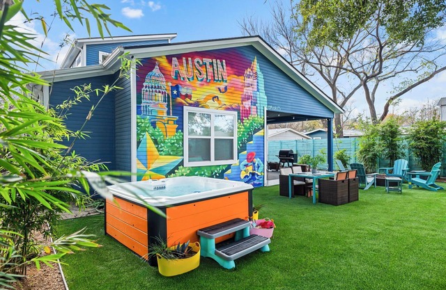 Stylish Retreat w/Cowboy Pool Jacuzzi Sauna