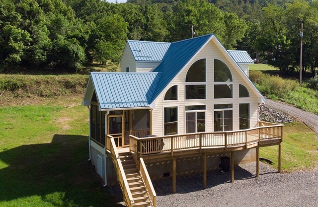 Stylish Riverfront Home, Pet Friendly, 2B26 - Blue Heron