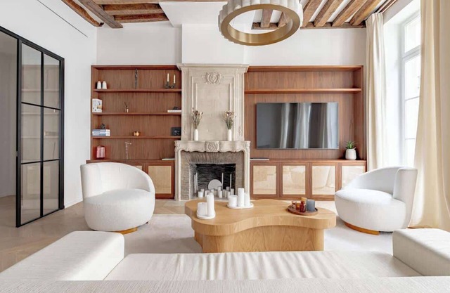 Stylish Rue des Rosiers Gem: Modern 2-Bedroom