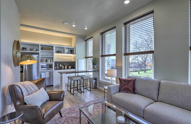 Stylish San Marcos Apt in the Heart of Dwtn!