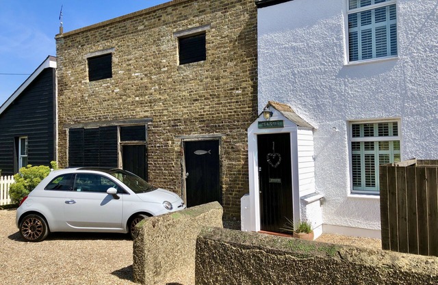 Stylish Seaside Cottage With Nature Reserve, River And Sea Views