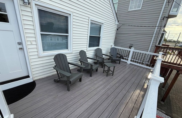 Stylish Seaside Home with Parking beach passes and 3/5-minute walk to the beach