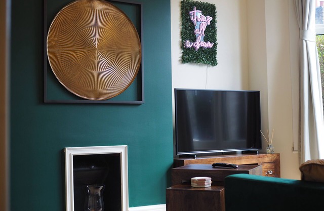 Stylish semi detached 3 bed home with garden