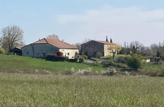 Stylish, spacious farmhouse 'Crouzillac' with private heated pool