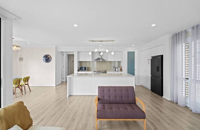 Stylish & Spacious 3BR 2BA in Spring Mountain
