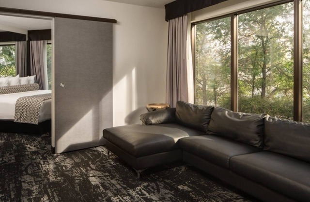 Stylish & Spacious Suite! Centrally Located | Seasonal Outdoor Pool Onsite