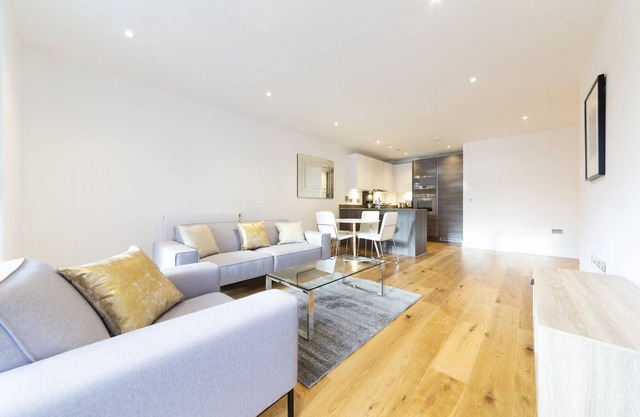 Stylish, spacious two bed family apartment with placing