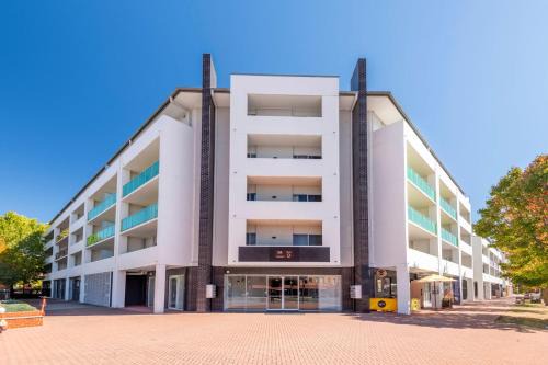 Stylish Stay Near Lake Tuggeranong