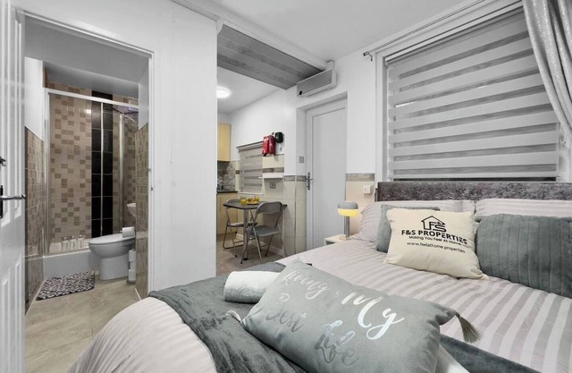 Stylish Studio Suite w/VIP lounge access - Maerdy