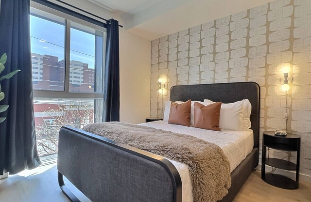 Stylish Studio | Walk to Food, Bars & Baseball