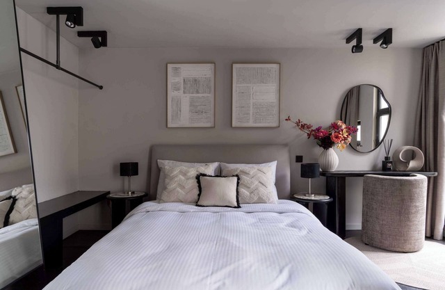 Stylish Suite with Private Patio – Perfect for 4