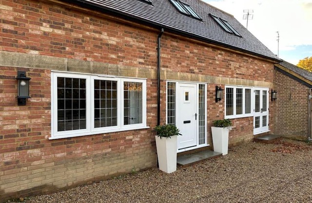Stylish Surrey Hills House 2 ensuite bedrooms