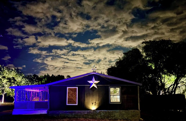 Stylish Texas Ranch Ideal Weekend Getaway 35 miles NW of Downtown Austin