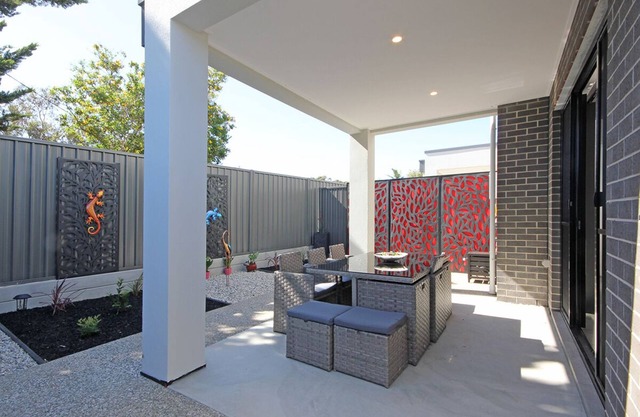 ✿Stylish Townhouse; w/King Bed, NBN, Netflix, WIFI
