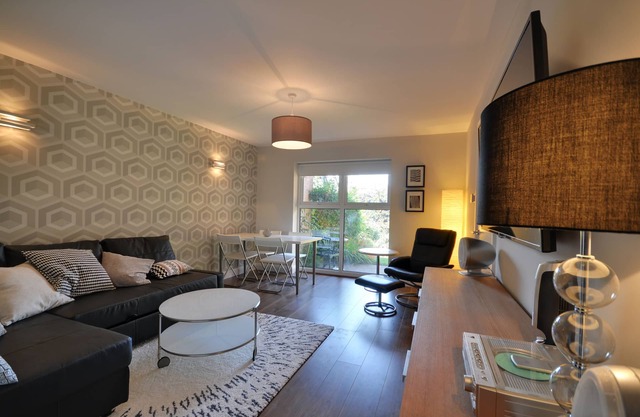 Stylish Two Bedroom Garden Apartment