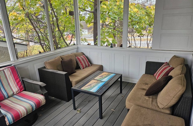 Stylish Urban Escape. Minutes To Downtown St. Paul, Mall of America and MSP