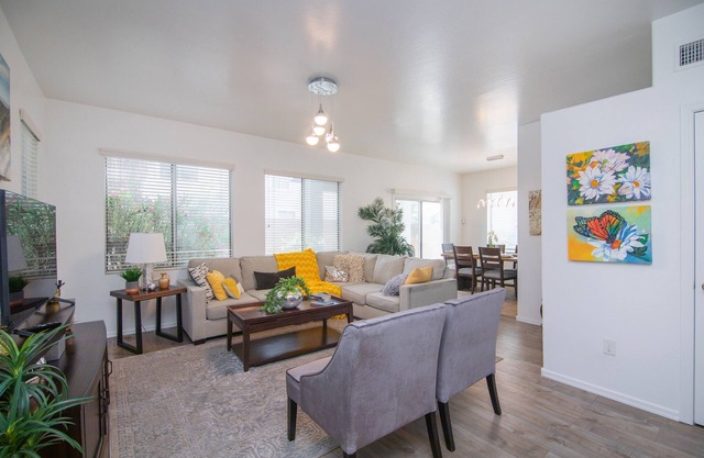 Stylish Vacation Home Phoenix - Low Rates NOW!