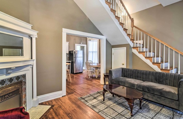 Stylish Vicksburg Apt w/Porch - 2 Mi to Casino!