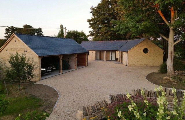 Stylishly presented holiday barn in the Cotswolds - Corner House Barn