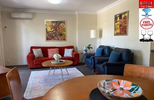 SUBI CENTRAL CLOSE CBD HOSPITALS WIFI NETFLIX WINE