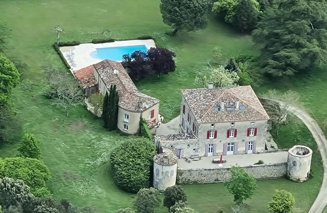 Sublime 16thC Chateau for groups