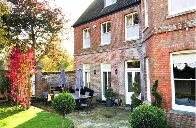 Substantial 6 bed House in Christchurch Dorset
