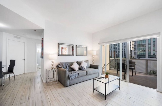 Subtle 2 Bed in Edgewater/Downtown W/Free Parking